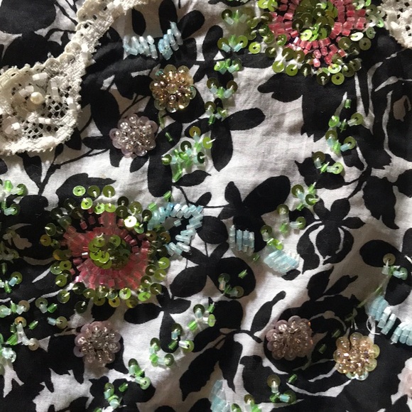 FUTURE PARADISE (2) BLACK & WHITE DECORATIVE TANK - Picture 4 of 8